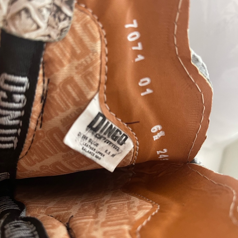 NEW DINGO WOMEN'S SHABBY LEATHER WESTERN BOOTS - Picture 10 of 11